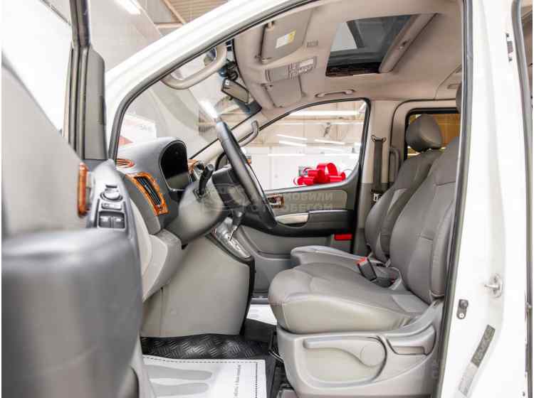 Hyundai Grand Starex I